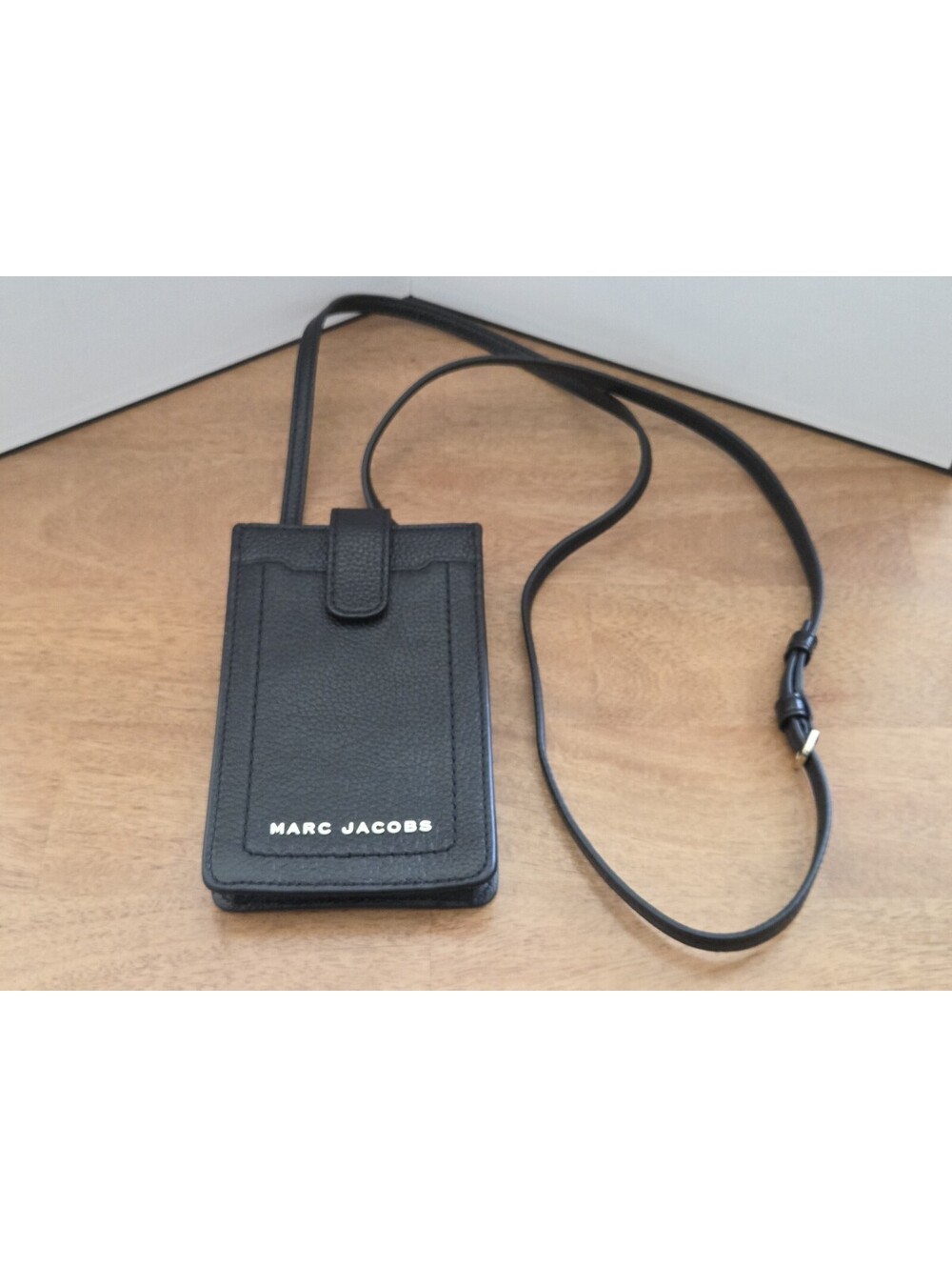 Marc Jacobs Black Leather Crossbody Cell Phone Bag Purse Adjustable Strap